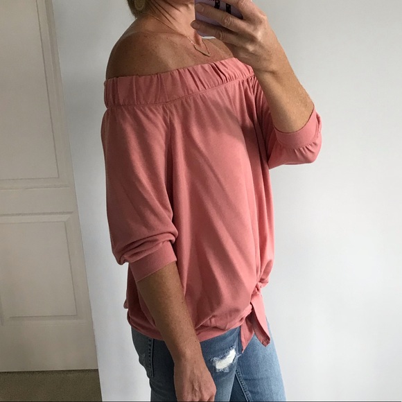 ♥️1 LARGE♥️Off the Shoulder Tie Front Top - Picture 3 of 8